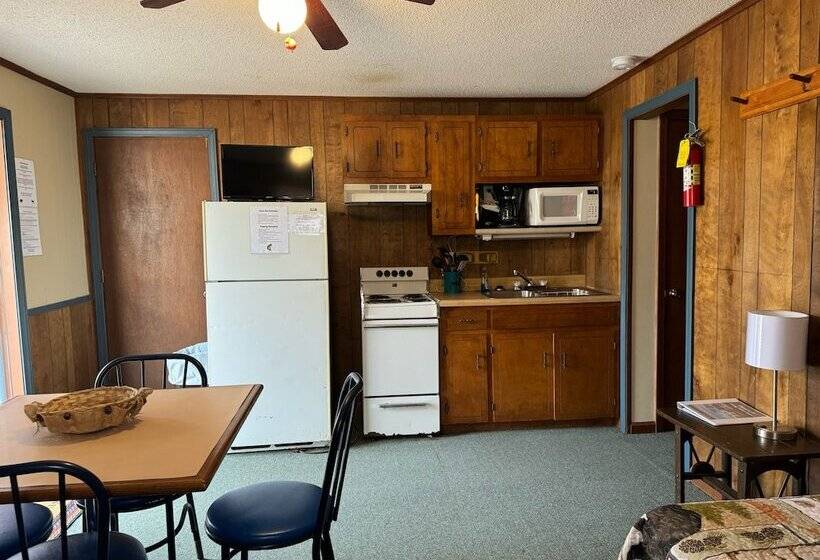 Hickory Hollow Resort