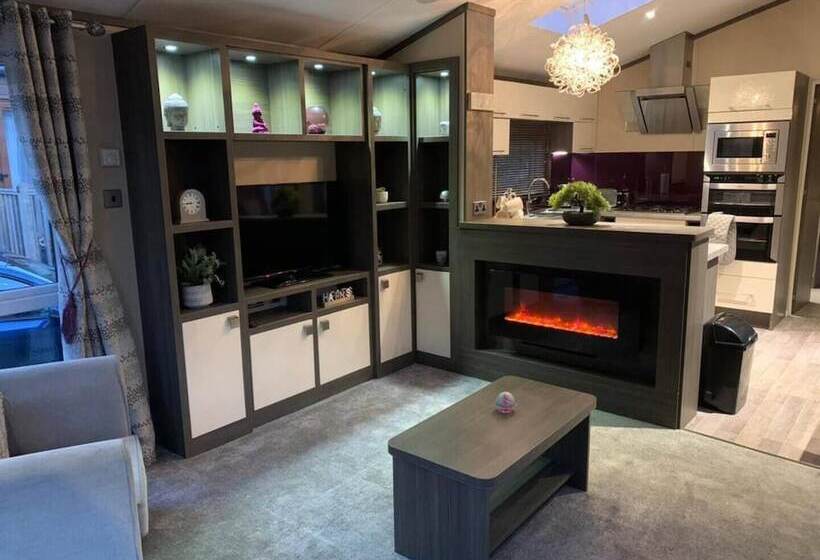 Отель Stunning 3 Bed Lodge In Windermere