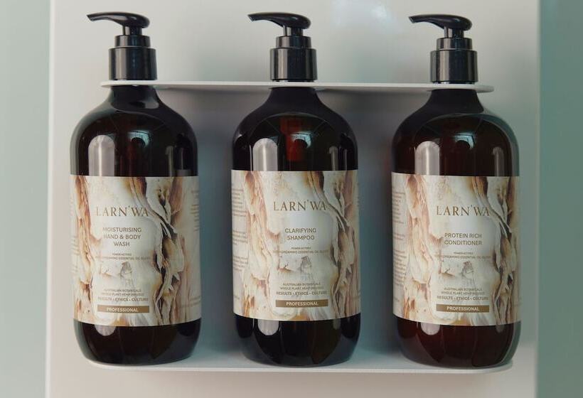 בית מלון כפרי Willow Wood Glamping Retreat