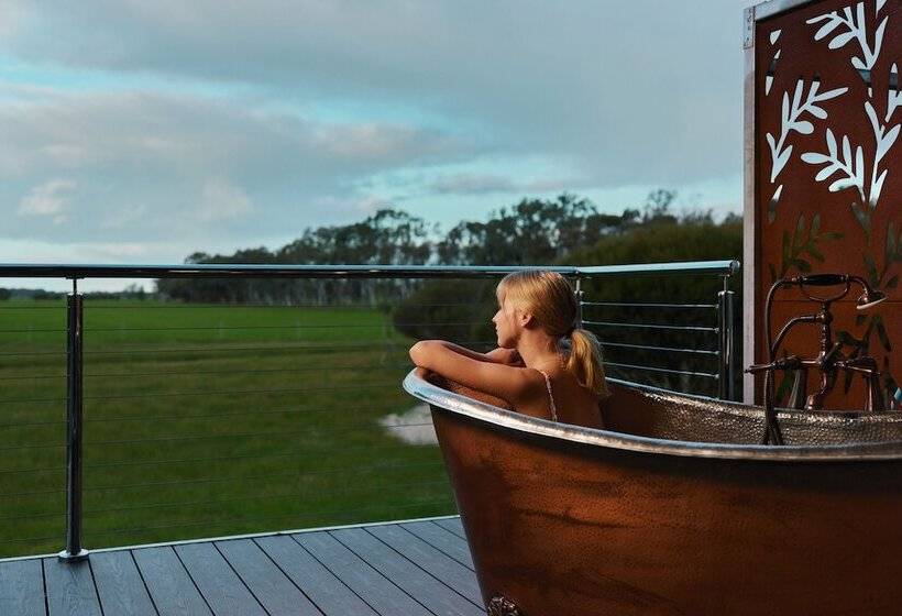 בית מלון כפרי Willow Wood Glamping Retreat