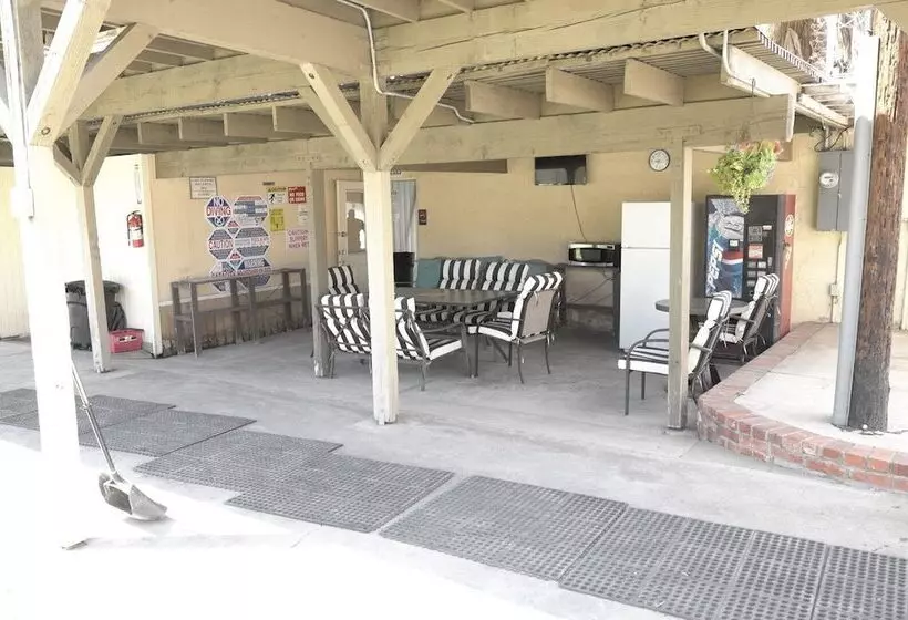 Motelli Elsinore Hot Springs & Lodge