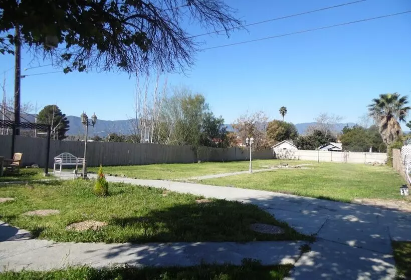 Motelli Elsinore Hot Springs & Lodge