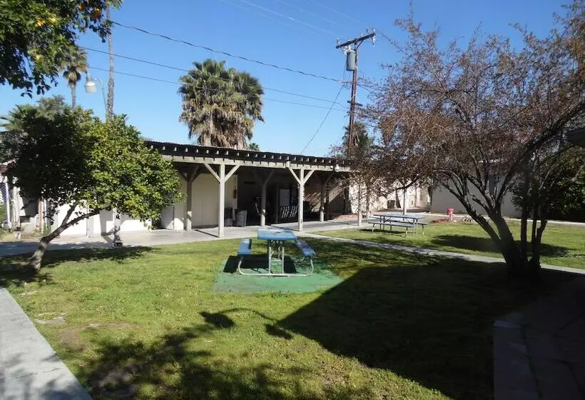 Motelli Elsinore Hot Springs & Lodge