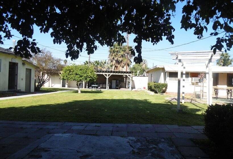 모텔 Elsinore Hot Springs & Lodge