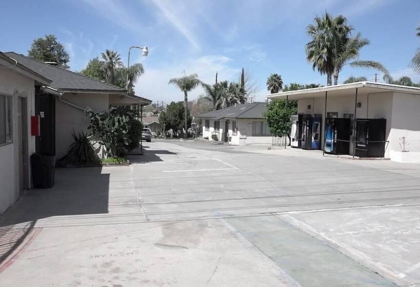 모텔 Elsinore Hot Springs & Lodge