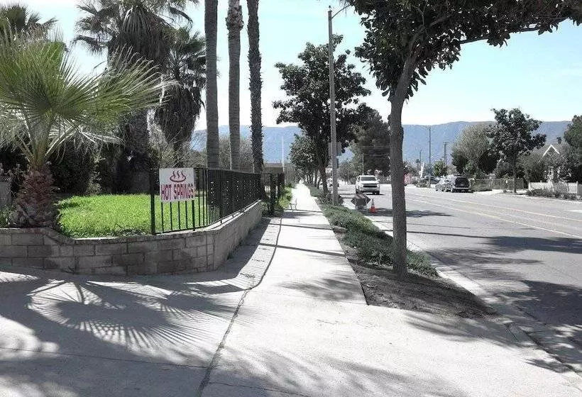 Motelli Elsinore Hot Springs & Lodge