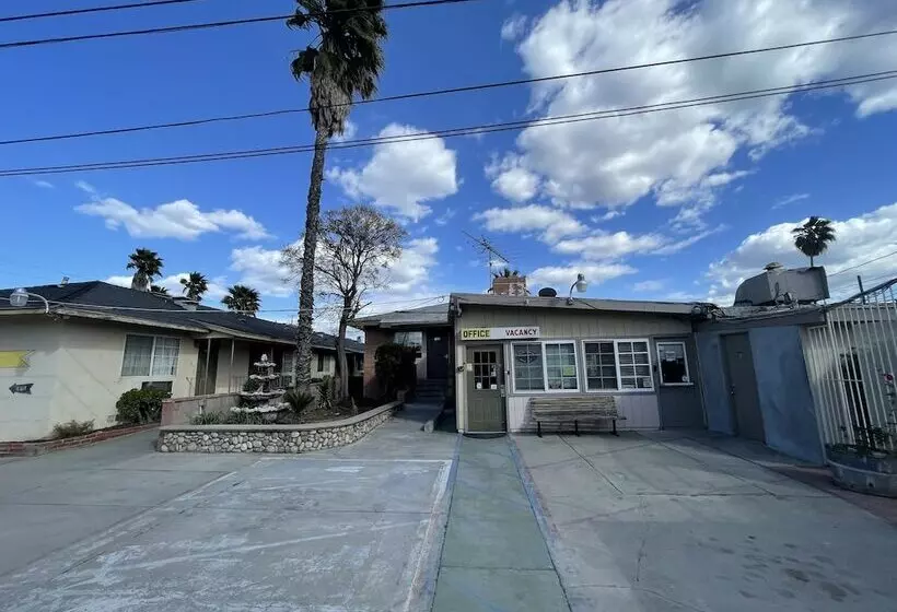 Motelli Elsinore Hot Springs & Lodge