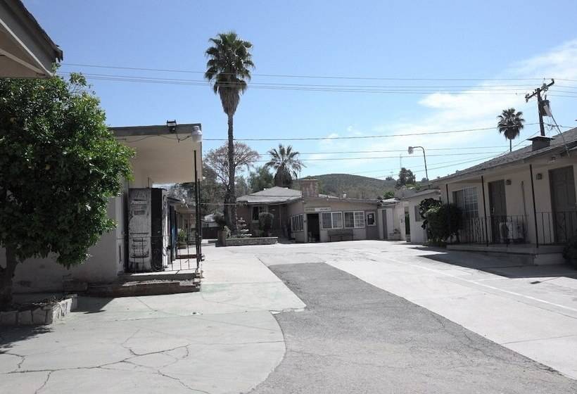 모텔 Elsinore Hot Springs & Lodge