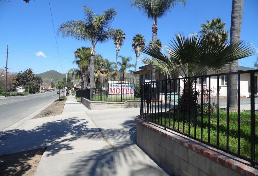 모텔 Elsinore Hot Springs & Lodge
