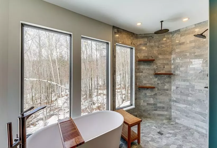 Mountain View Home In Stoneham W/ Hot Yoga Studio!