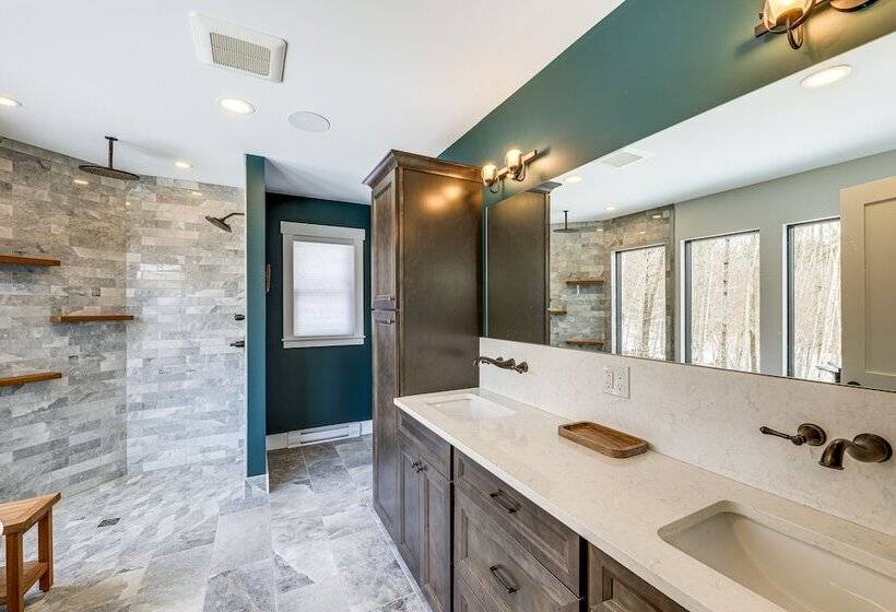 Mountain View Home In Stoneham W/ Hot Yoga Studio!