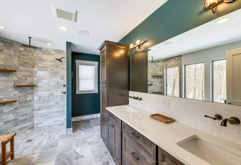 Mountain View Home In Stoneham W/ Hot Yoga Studio!