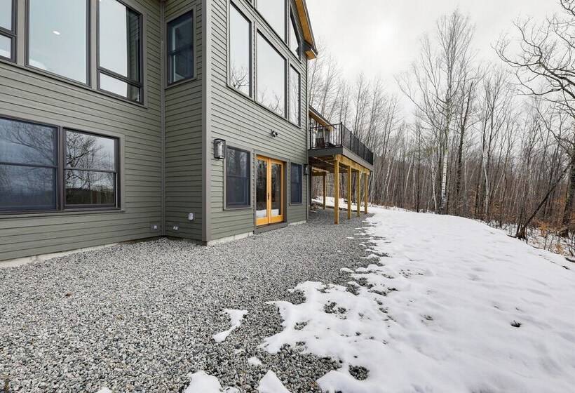 Mountain View Home In Stoneham W/ Hot Yoga Studio!