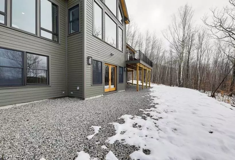 Mountain View Home In Stoneham W/ Hot Yoga Studio!