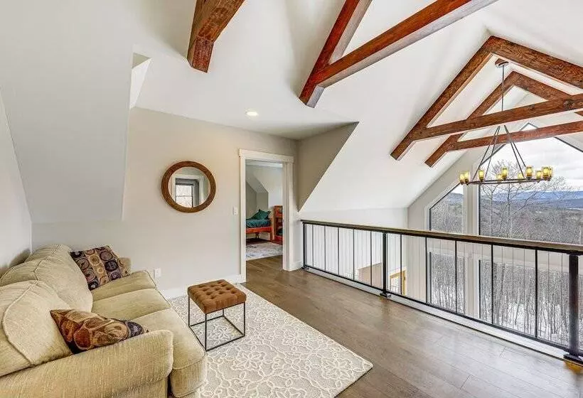 Mountain View Home In Stoneham W/ Hot Yoga Studio!