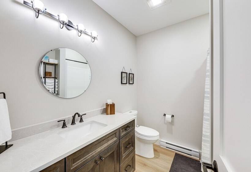 Mountain View Home In Stoneham W/ Hot Yoga Studio!