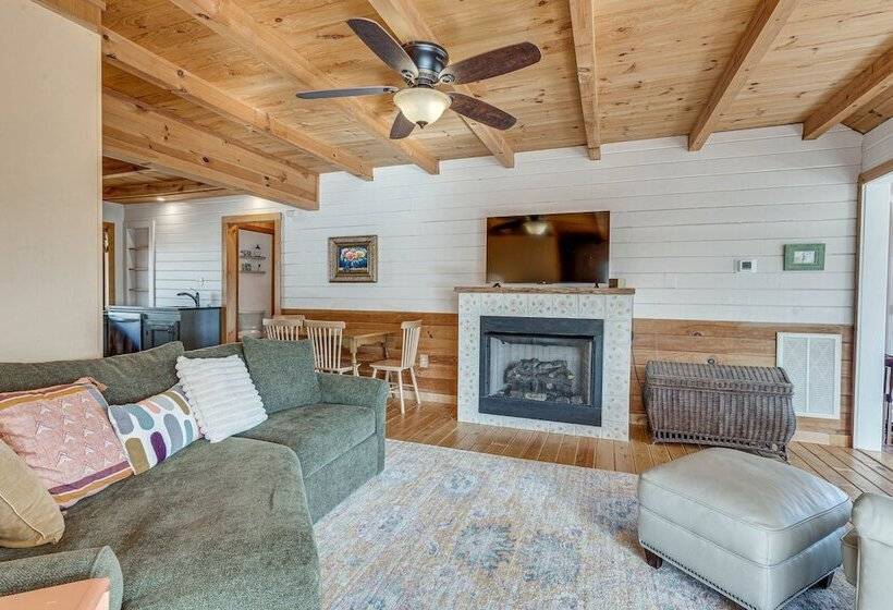 Mountaintop Blue Ridge Cabin: 2 Mi To Downtown