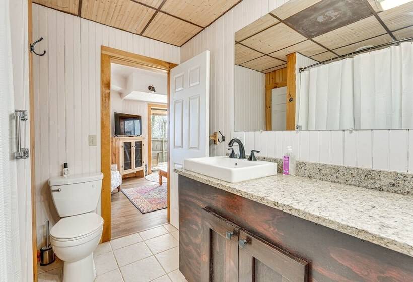 Mountaintop Blue Ridge Cabin: 2 Mi To Downtown