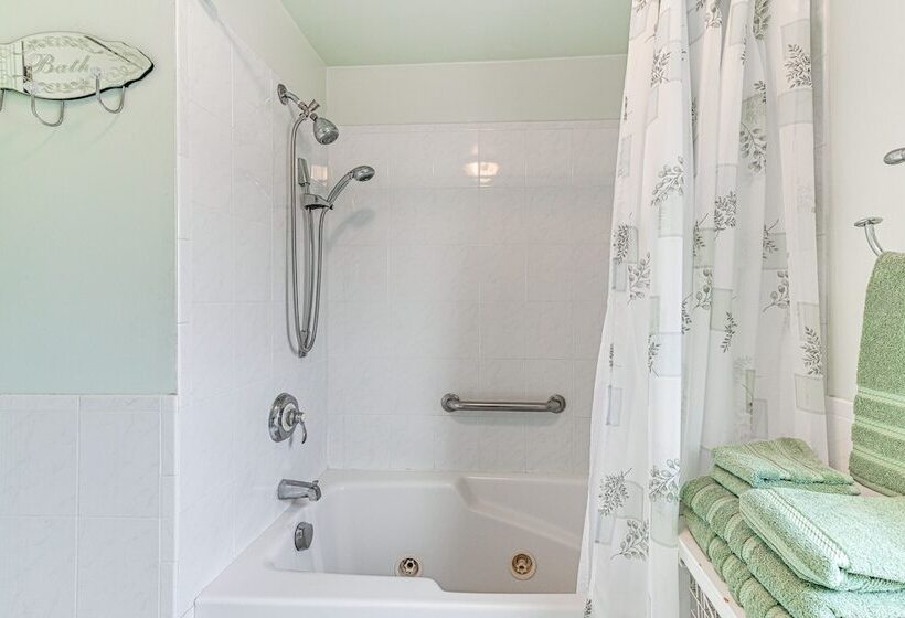 New York Escape Near Times Square & Central Park!