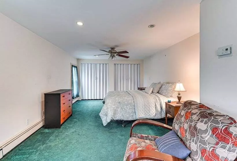 New York Escape Near Times Square & Central Park!
