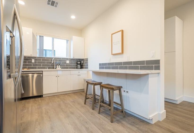 Periwinkle By Avantstay Walk To Staples, Rooftop