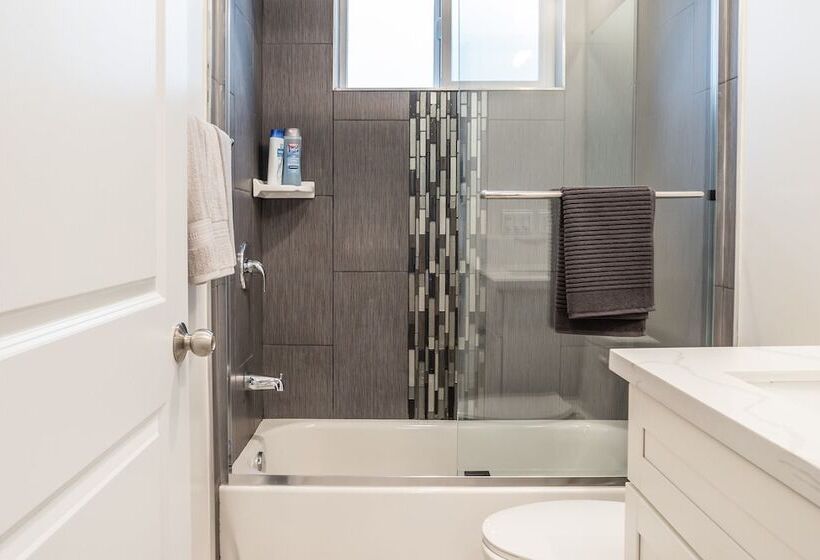 Periwinkle By Avantstay Walk To Staples, Rooftop