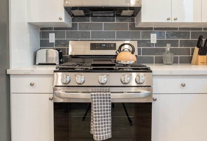 Periwinkle By Avantstay Walk To Staples, Rooftop