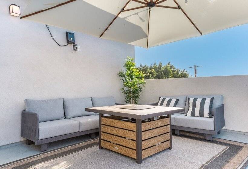 Periwinkle By Avantstay Walk To Staples, Rooftop