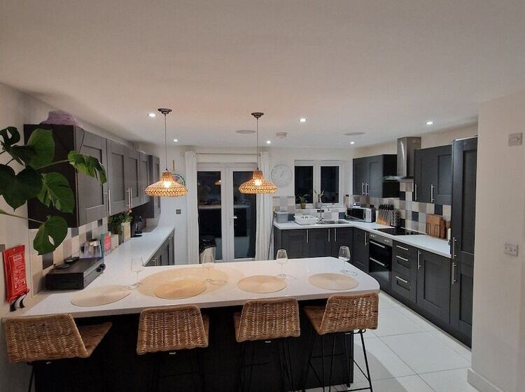 إقامة Charming 3 Bed House In Newquay