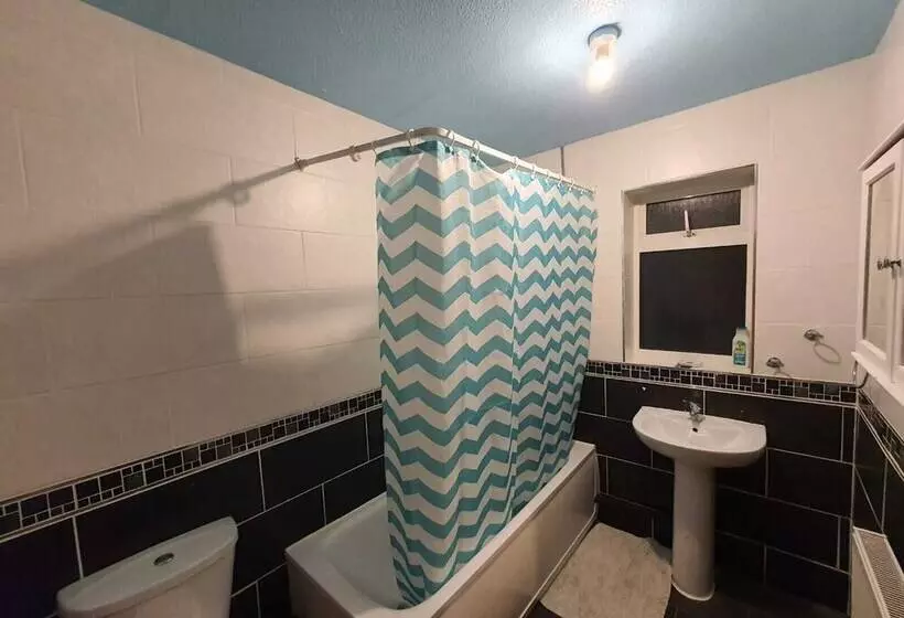 レジデンス Detached 4 Bed House In Leeds