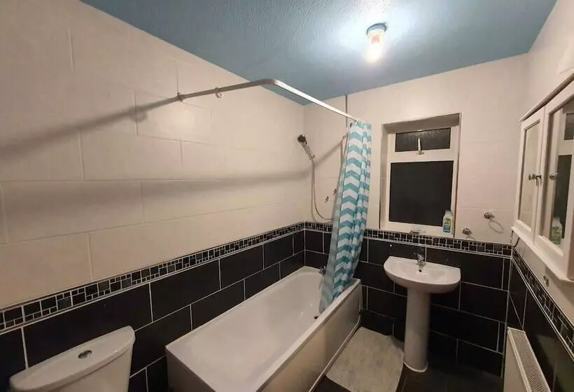 レジデンス Detached 4 Bed House In Leeds