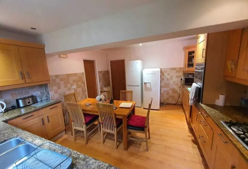 レジデンス Detached 4 Bed House In Leeds