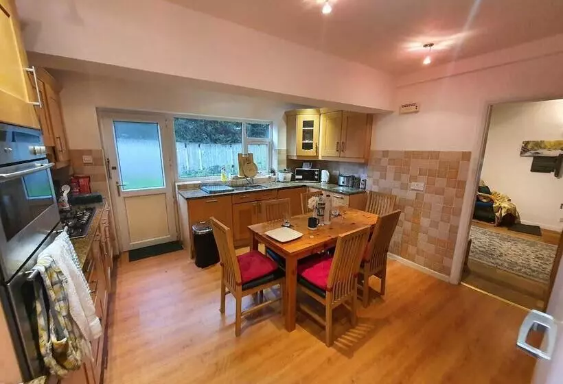 レジデンス Detached 4 Bed House In Leeds