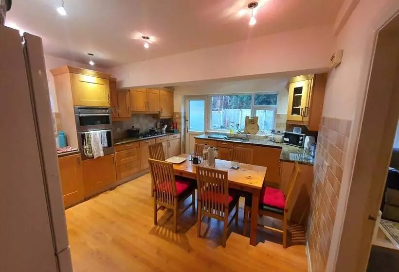 レジデンス Detached 4 Bed House In Leeds