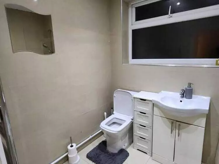 Residenssi Remarkable 3 Bed House In Tilbury