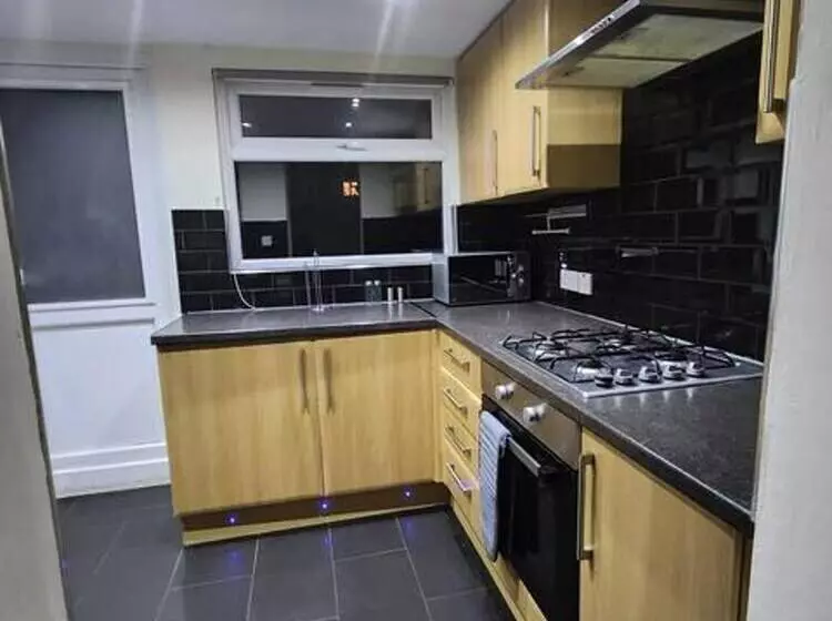 Residenssi Remarkable 3 Bed House In Tilbury