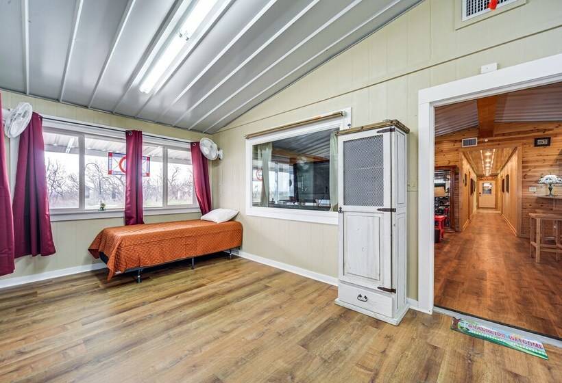 Rustic Coleman Retreat On 300 Acres W/ Hot Tub!