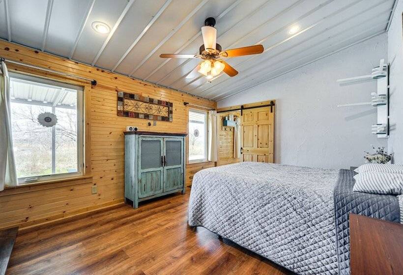 Rustic Coleman Retreat On 300 Acres W/ Hot Tub!