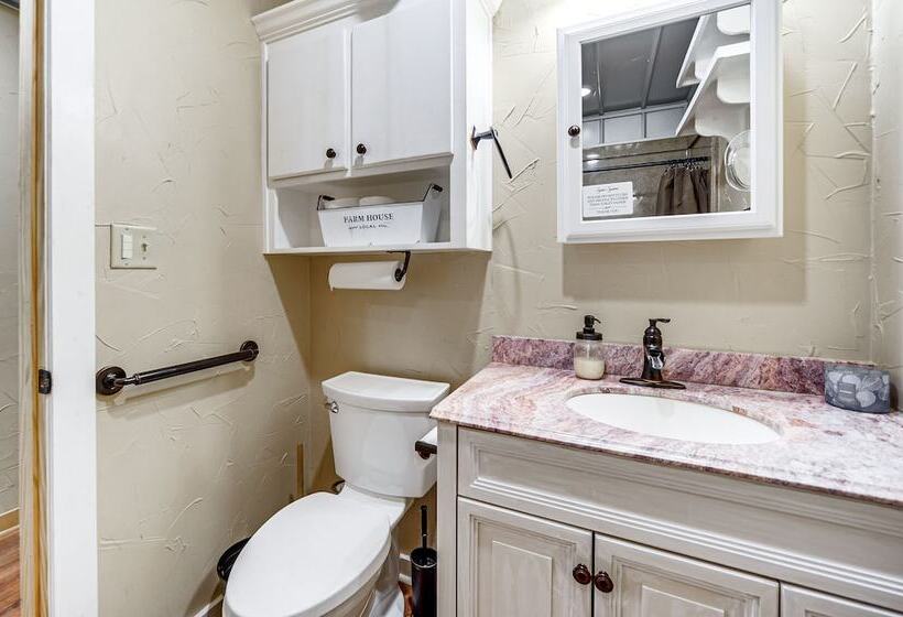 Rustic Coleman Retreat On 300 Acres W/ Hot Tub!