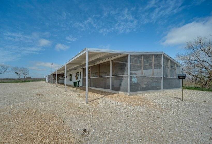 Rustic Coleman Retreat On 300 Acres W/ Hot Tub!