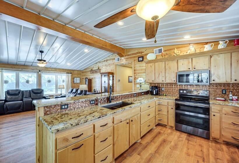 Rustic Coleman Retreat On 300 Acres W/ Hot Tub!