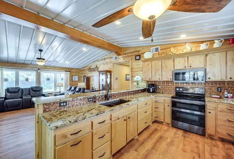 Rustic Coleman Retreat On 300 Acres W/ Hot Tub!