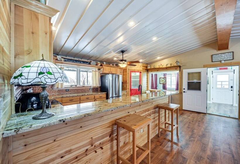 Rustic Coleman Retreat On 300 Acres W/ Hot Tub!