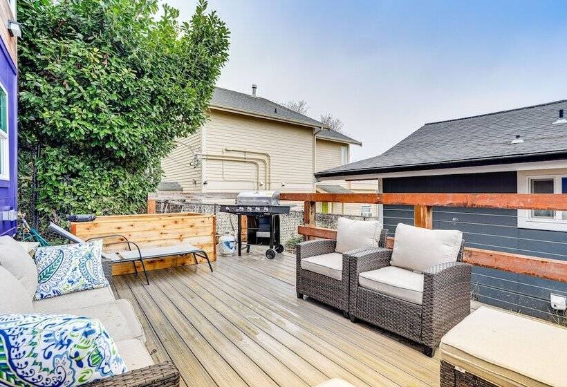 Seattle Sanctuary W/ Sweeping Views, Walk To Beach