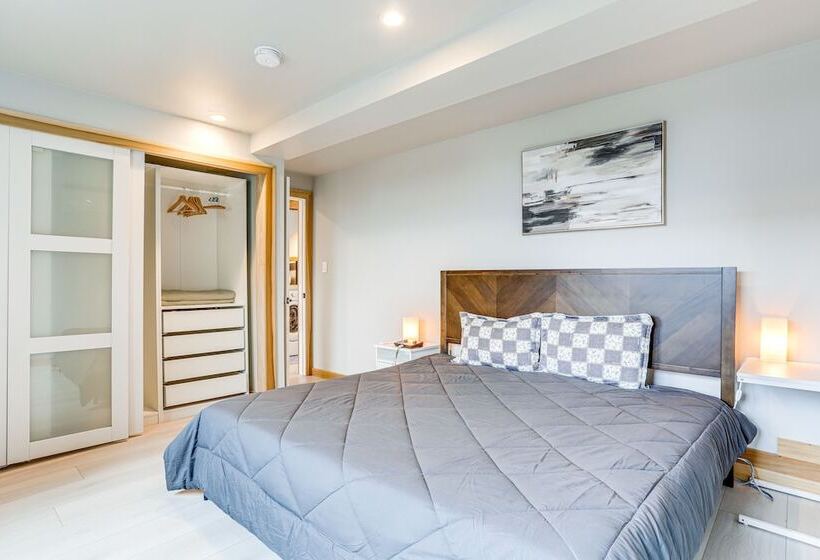 Seattle Sanctuary W/ Sweeping Views, Walk To Beach