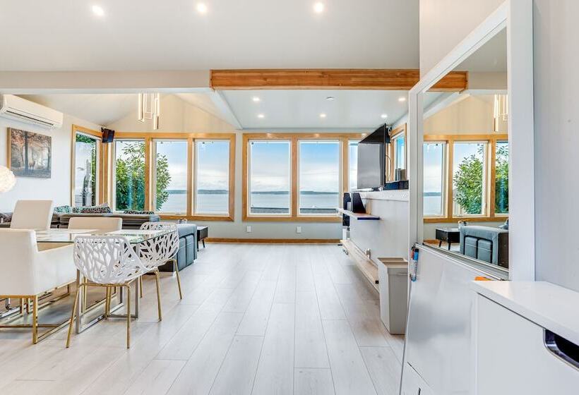 Seattle Sanctuary W/ Sweeping Views, Walk To Beach