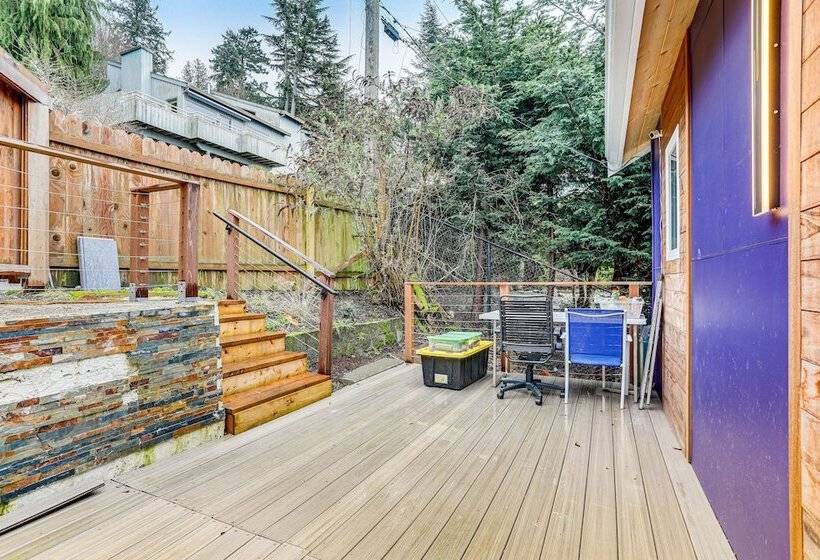 Seattle Sanctuary W/ Sweeping Views, Walk To Beach