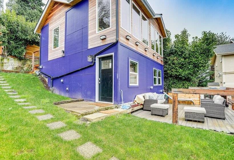 Seattle Sanctuary W/ Sweeping Views, Walk To Beach