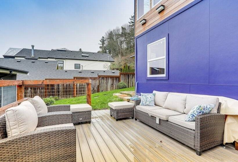 Seattle Sanctuary W/ Sweeping Views, Walk To Beach