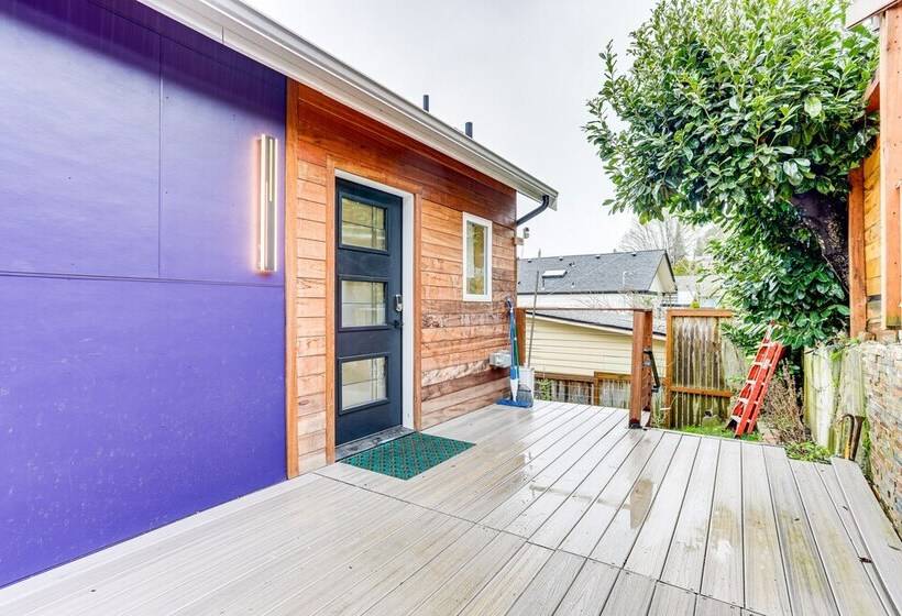Seattle Sanctuary W/ Sweeping Views, Walk To Beach